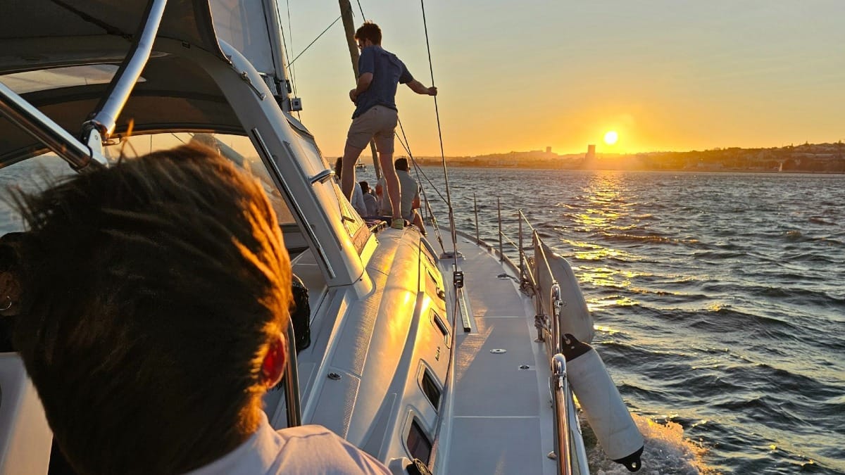 2lUf small group lisbon boat sunset experience