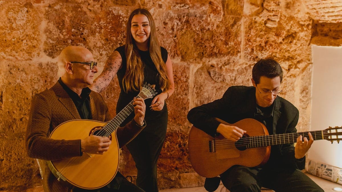 ESkw fado musicians alfama live show