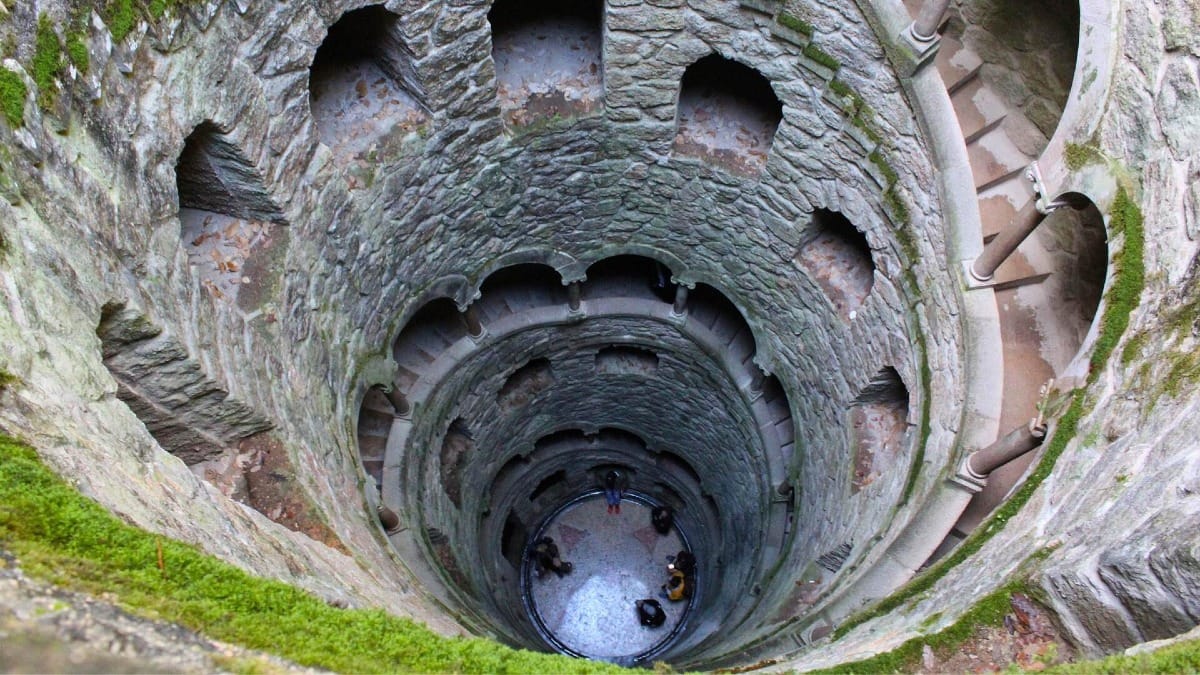 I6MK private sintra walking tour initiation well pit