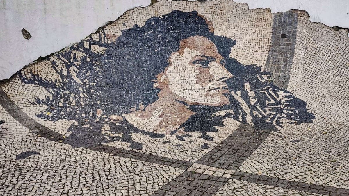 M8Qo amalia rodrigues portuguese cobblestone guided tour