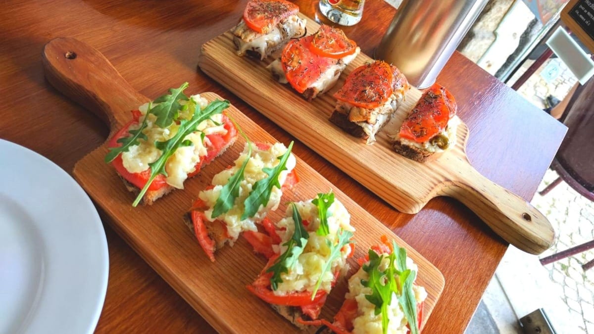 SLhu lisbon food tour starters and tastings