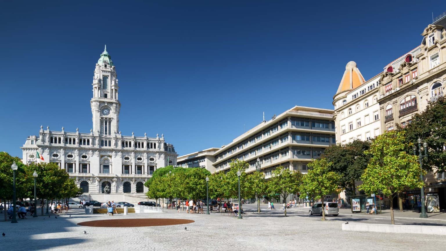 Avenida dos Aliados in Porto on a clear day, the central stage for Christmas lights and concerts during the holiday season