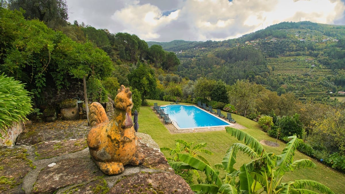Leisure area on one of the Quintas and breathtaking views all around | Cooltour Oporto