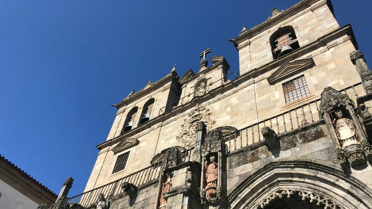 Visite de la cathédrale historique Sé de Braga lors d'une excursion culturelle d'une journée au départ de Porto avec Cooltour Oporto