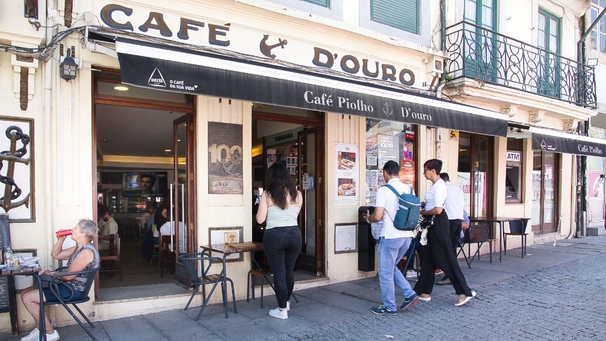 CafƩ Piolho in Porto, a centenary cafƩ included in the wine tasting tour experience by Cooltour Oporto