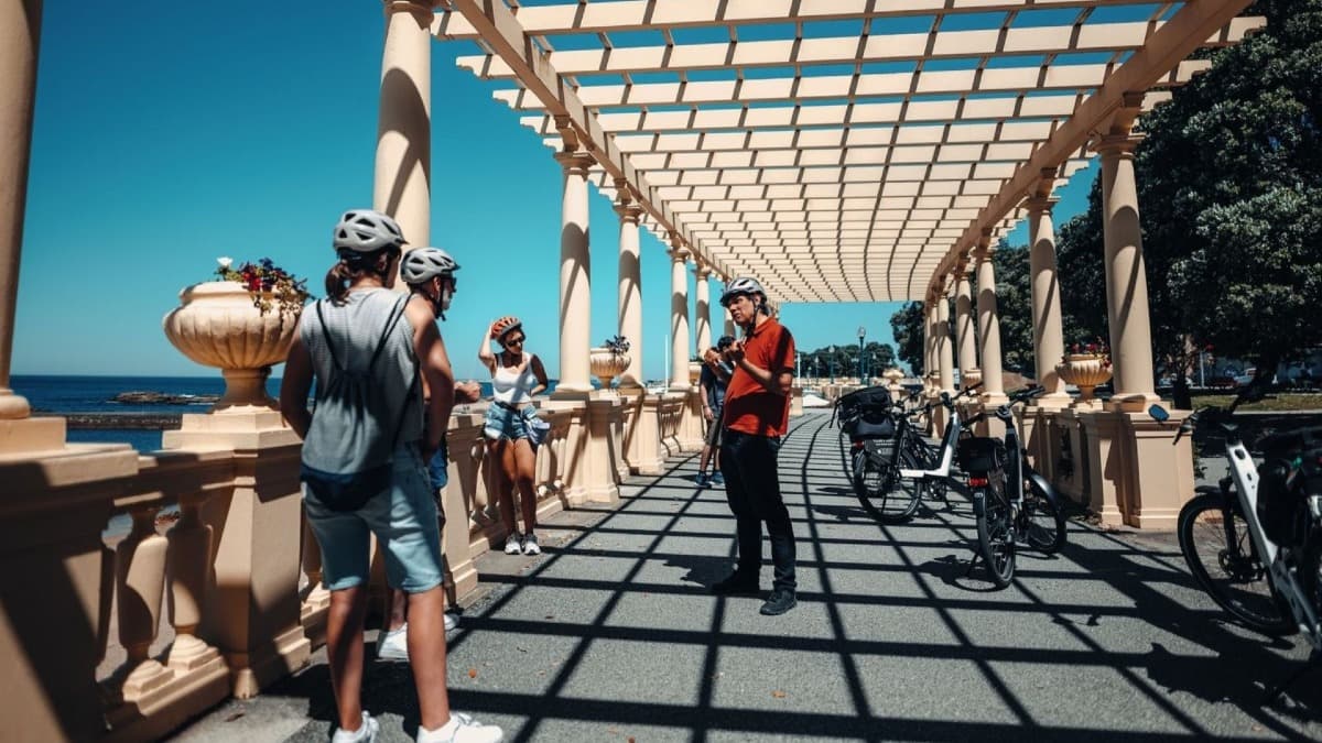 Porto Riverbank and Coastal Electric Bike Tour