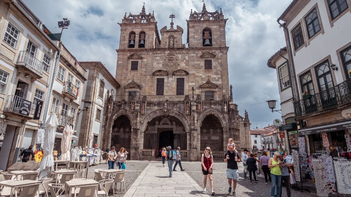 Cathédrale Sé de Braga, l’une des plus anciennes du Portugal, visitée lors d’un tour de Braga et Guimarães depuis Porto avec Cooltour Oporto