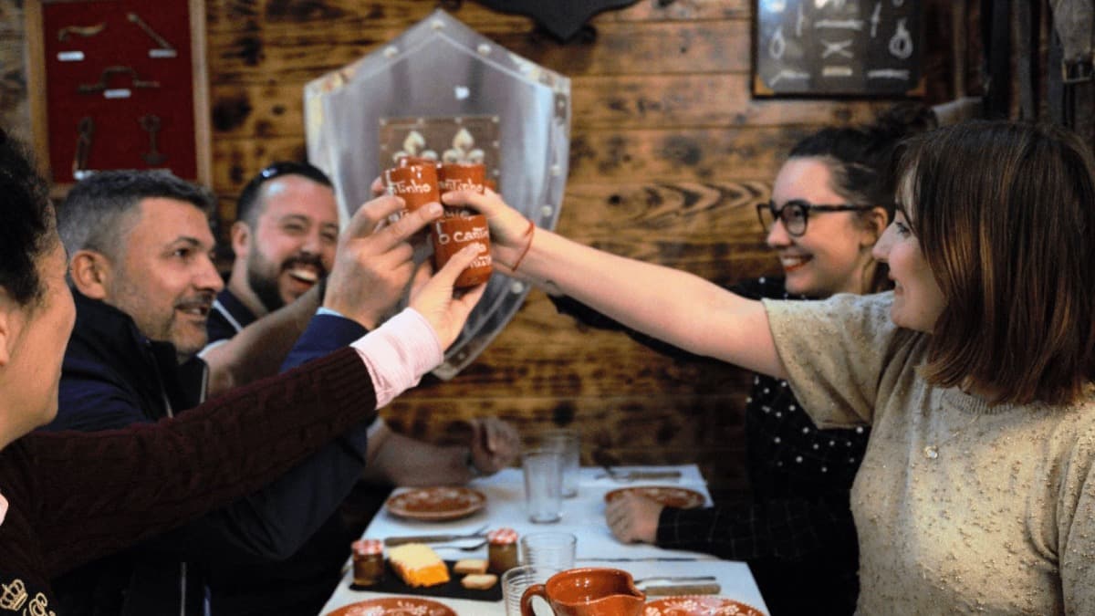 Tour Gastronômico em Lisboa por Alfama com 18 Provas Típicas