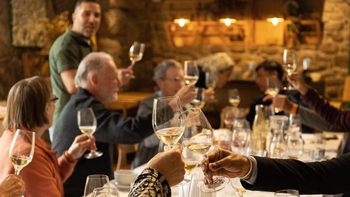A special toast with vinho verde | Cooltour Oporto
