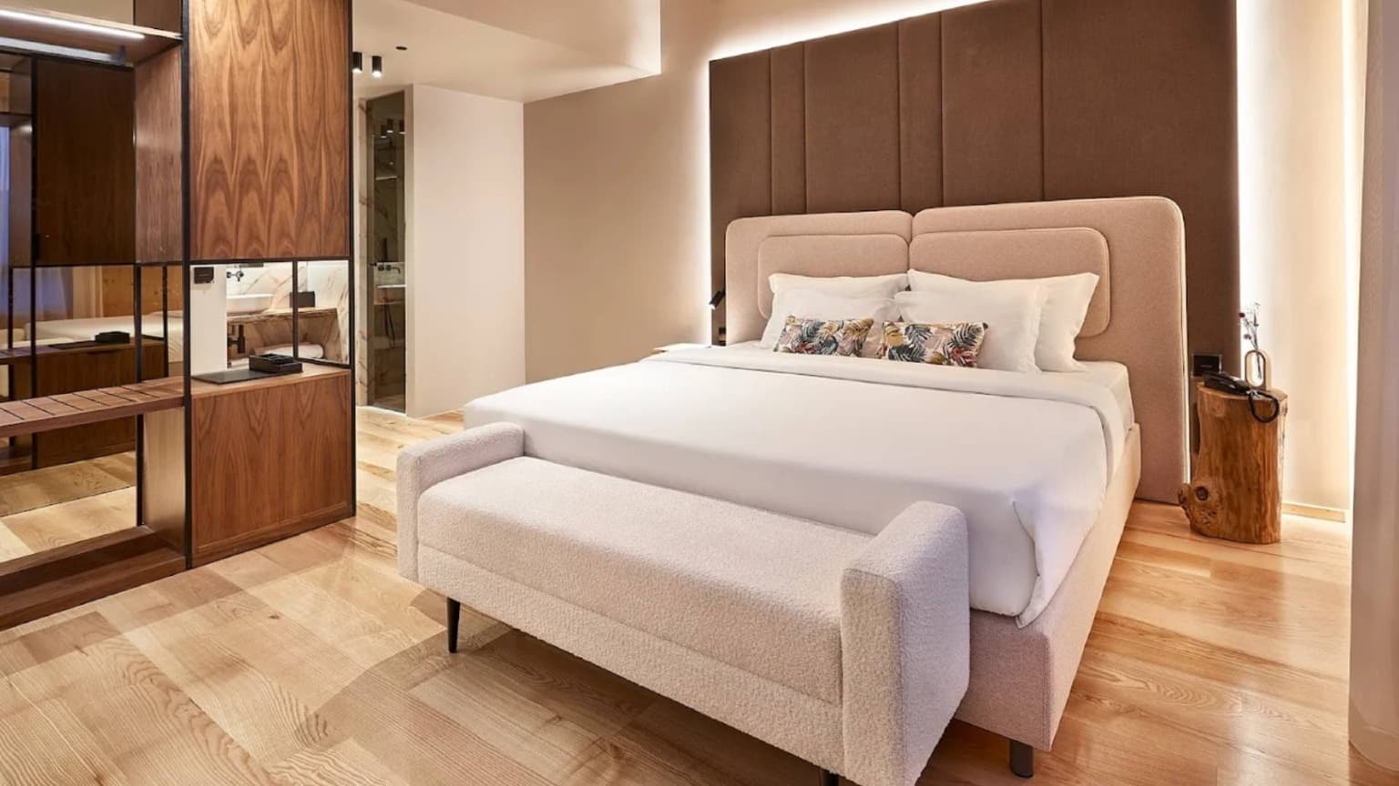 Photo of The Log Porto Hotel, a sustainable stay in Porto