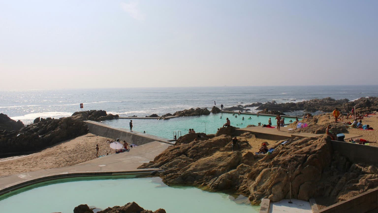 Imagen de la Piscina das Marés diseñada por Siza Vieira