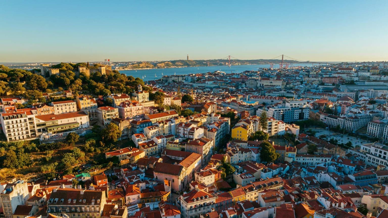 Descubra Lisboa: qué visitar, dónde comer y qué hacer