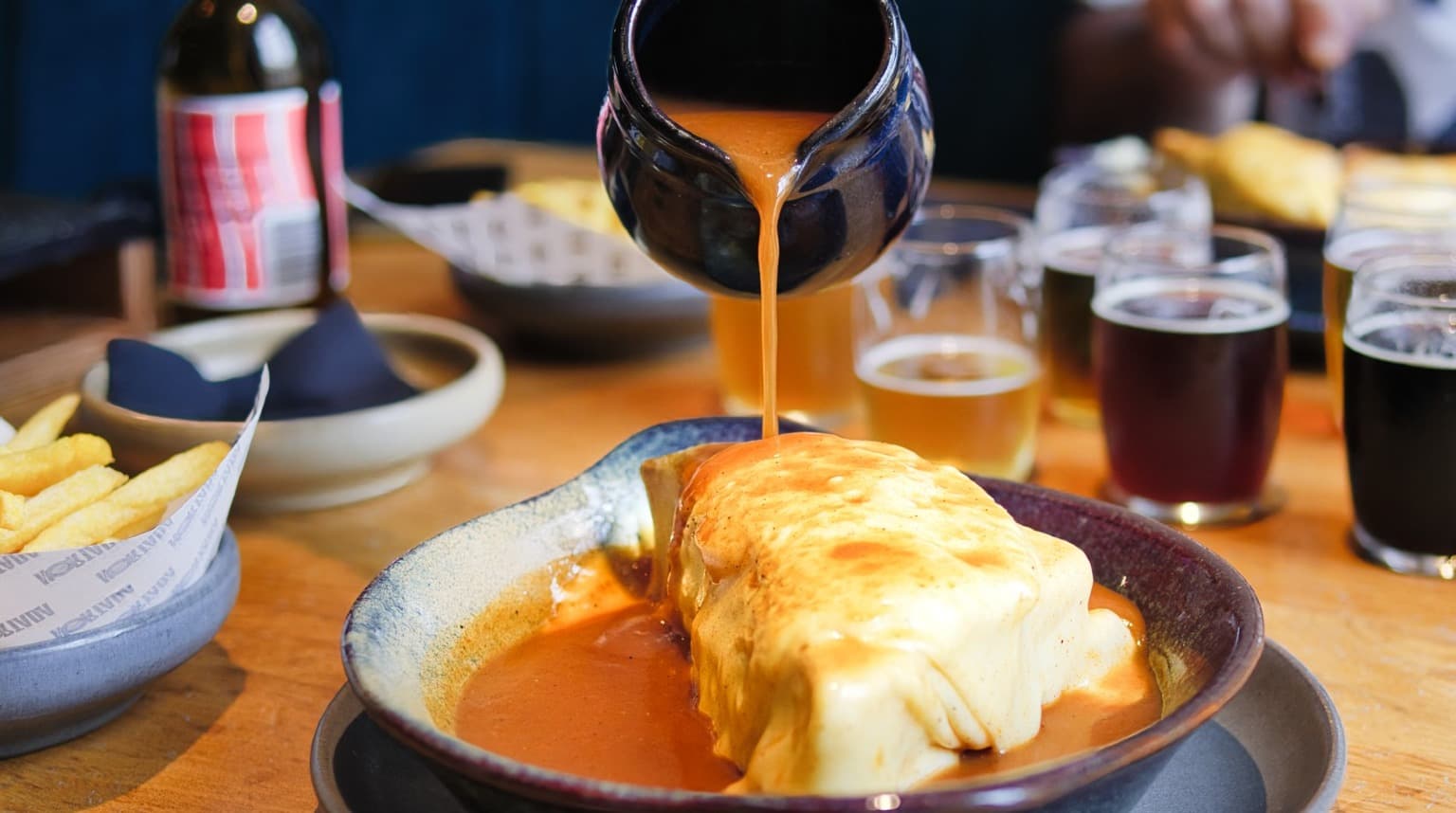 Recette Authentique de Francesinha : Comment Préparer le Sandwich Emblématique de Porto