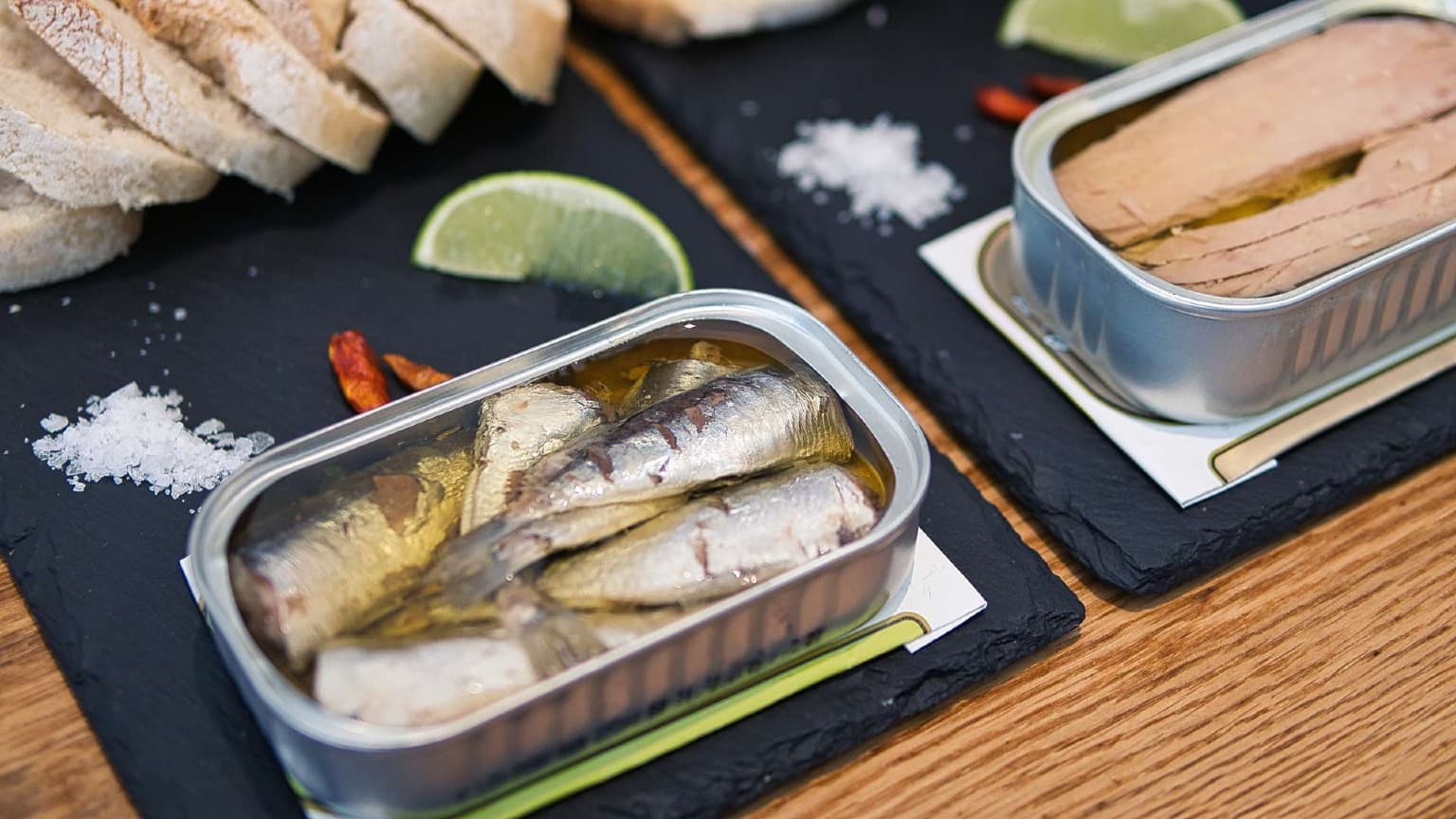 Tasting Portuguese gourmet conservas and sardines with bread and olive oil during a Porto food tour