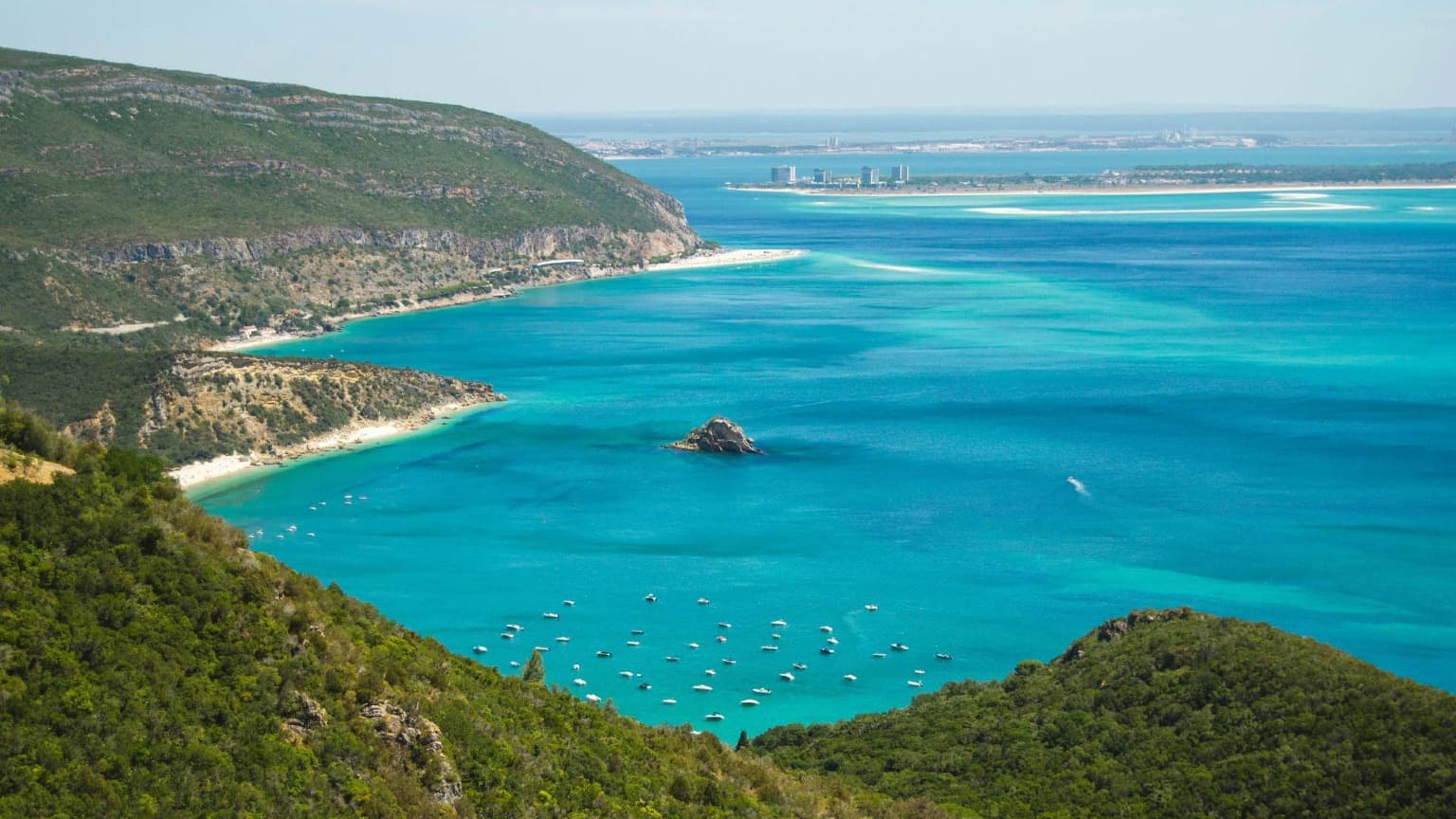 Descubra la región de Setúbal: historia, playas, vino y tesoros ocultos