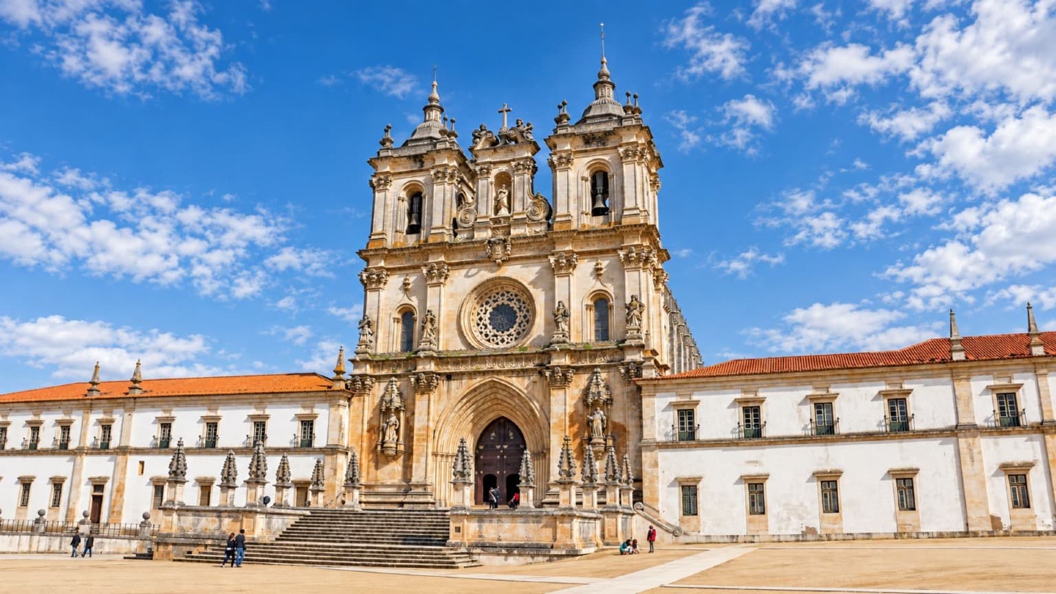 Visiting Alcobaça Monastery: History, Architecture & Pedro and Inês