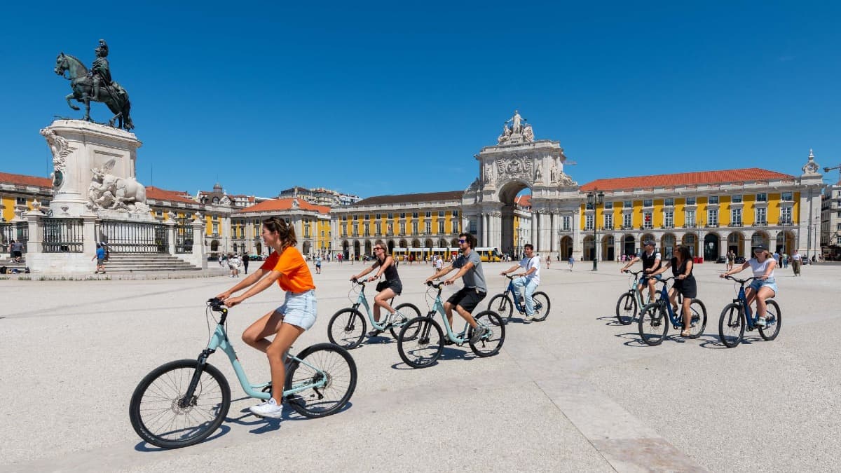Tour en Vélo à Lisbonne : Centre, Histoire et Saveurs Locales